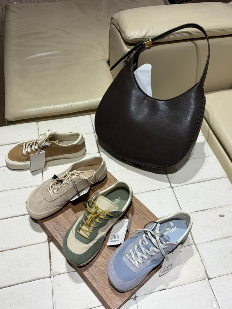 자라(ZARA) 명동점 가을 신상 옷 & 신상 가방 실물 둘러보기(자라 40% 추석 세일)