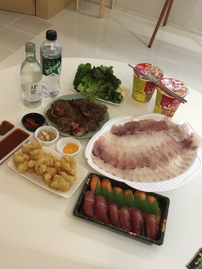 강릉중앙시장 먹거리 투어 오징어순대 초밥 길감자 포장 후기