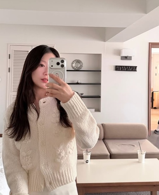프로 모델인줄.. 낙엽 벤치에서 화보 찍은 나는솔로 31기 순자 패션