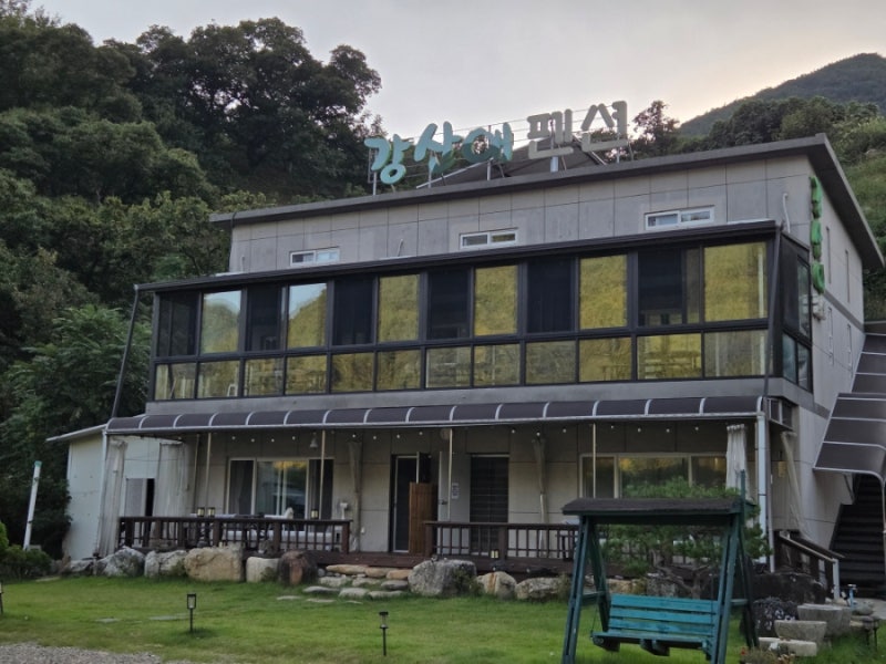반값여행 숙소 추천! 펜션 바로 앞 계곡과 프라이빗 테라스가 매력적인 밀양펜션 강산애&더....