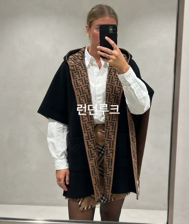 펜디 키즈 울 & 캐시미어 케이프 블랙 & 브라운 2. 3, 4 사이즈 소량 입고해요! (사이즈 4 는 국....