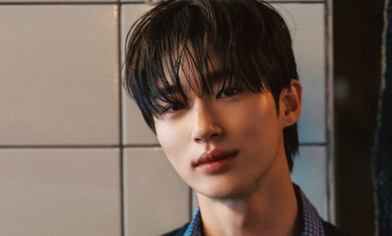 변우석, 어제는 일상 셀카 오늘은 공항..이 비율은 진짜 반칙 아닌가요?