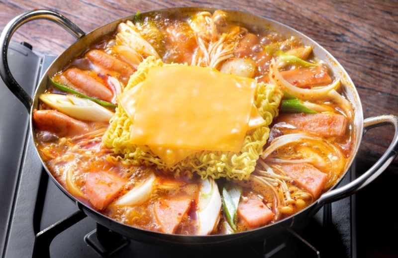 부대찌개 맛있게 끓이는 방법 | 집에서도 진하고 얼큰하게 끓이는 집밥추천 황금레시피