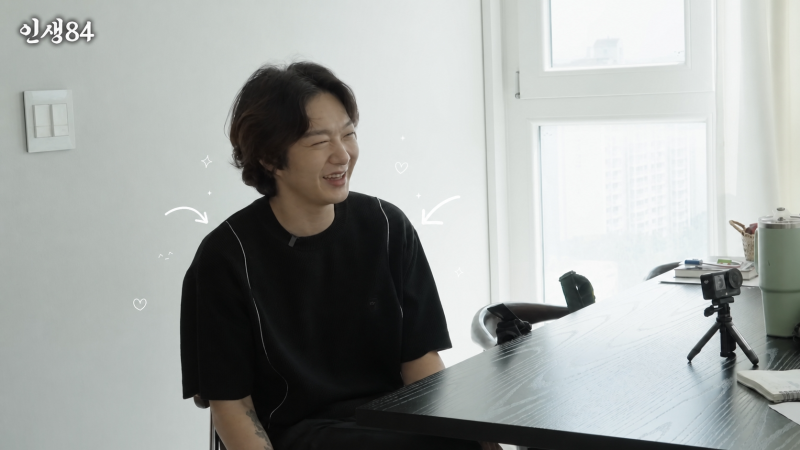 "52평 집 샀다길래 봤더니…" 이창섭이 유튜브에서 입고 난리 난 니트 정체는?