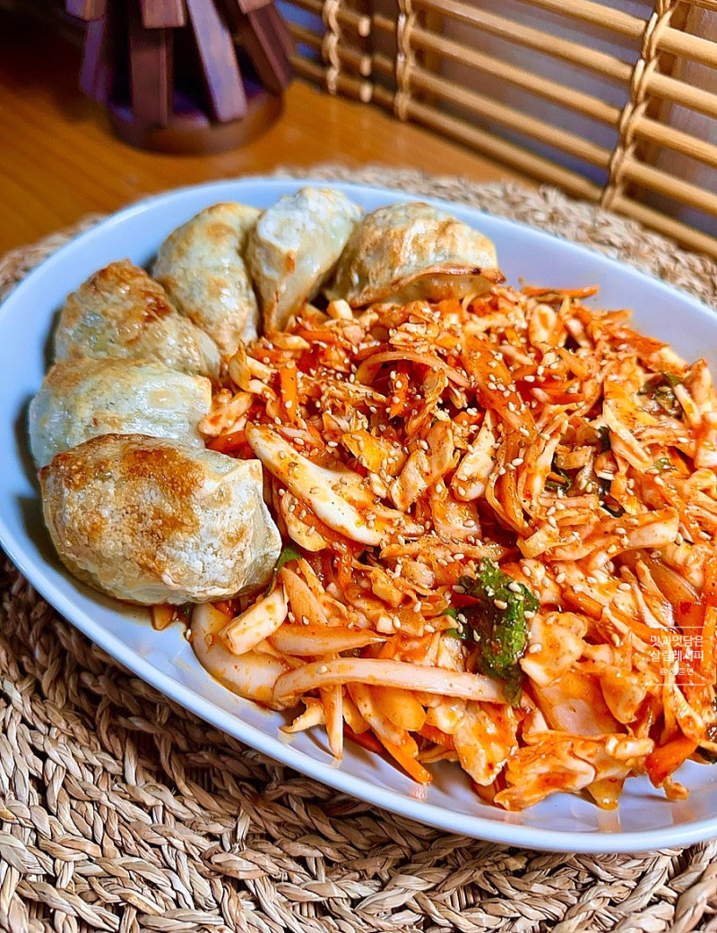야채 비빔만두 만들기 군만두 양배추무침 레시피