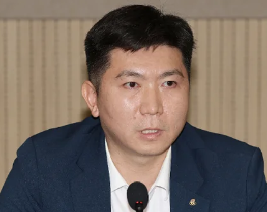 <b>유승민</b> ‘탁구 국대 바꿔치기’ 의혹 다시 수면 위로…경찰 불<b>송치</b>....
