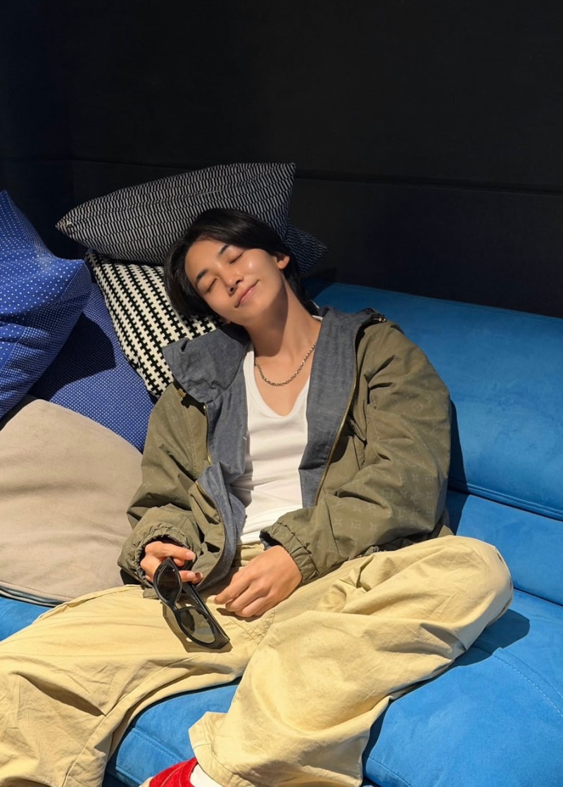 SEVENTEEN's Jeonghan's Long Hair Style: Natural Cut That Enhances the Vibe of Men's Long Hair