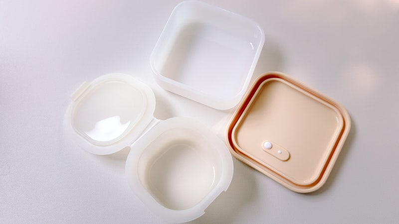 "왜 하나만 사 왔을까..." 매장 재고 털러 가게 만든 다이소 실리콘 냉동밥 용기 2종