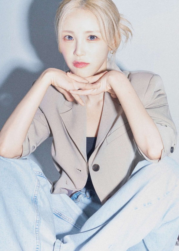 '36세' 전효성, 디즈니 캐릭터 옆에서 볼 빵빵…이게 실화라고요?