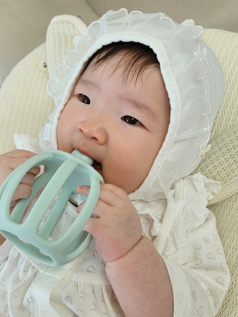 3개월 아기 치발기 추천 사용시기 아기 장난감 모윰 컵케이크 치발기