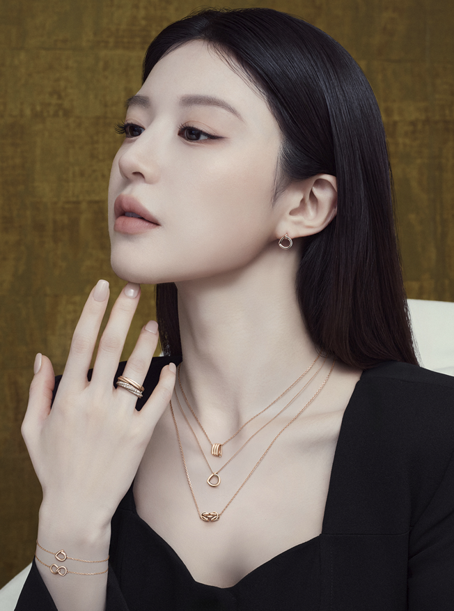 고윤정 패션 옷 주얼리 귀걸이 목걸이 반지 쥬얼리 셀렉시옹 디 디디에 두보