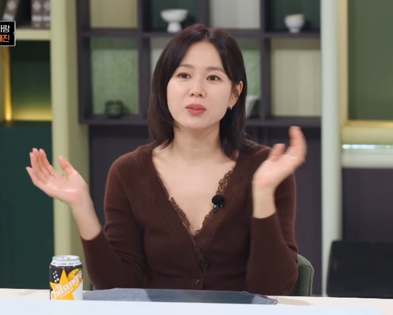 냉부해 손예진 가디건 어디 제품? 버건디 가디건 브랜드와 코디 포인트