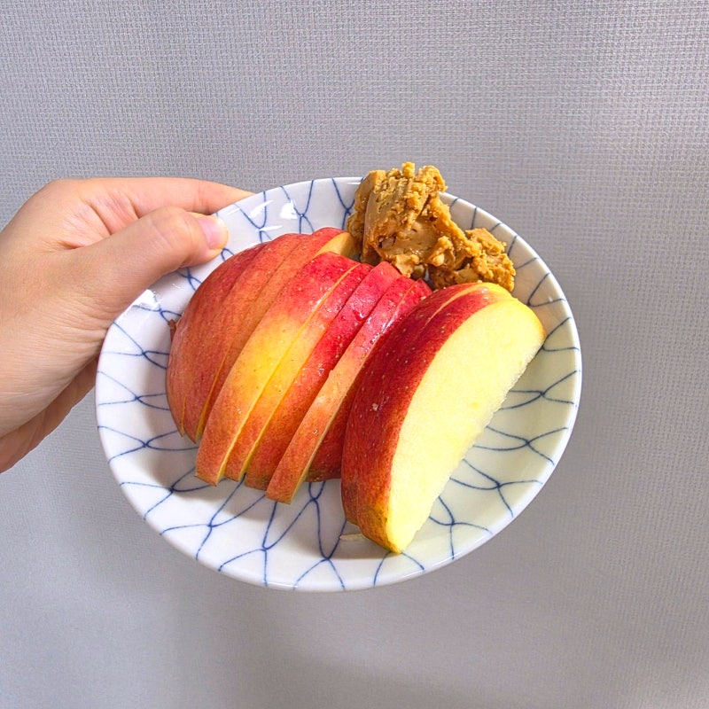아침에 사과+땅콩버터, 다이어트할 때 괜찮은 조합일까? 칼로리