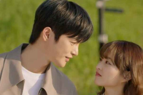 Actress Park Bo-young's chemistry with co-stars, which varies by preference. JPG