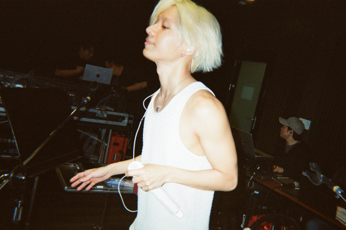 태민 서울 콘서트 개막, 새 EP 전곡 무대와 피아노 연주 공개