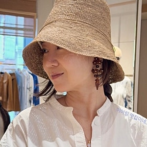 “또 들었네?” 최근 공효진 데일리룩에서 계속 포착된 가방