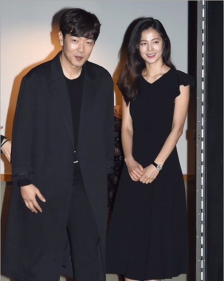 "통장에 200만원뿐이었지만".. 팬클럽에서 만나 10개월 만에 결혼한 연예인.jpg