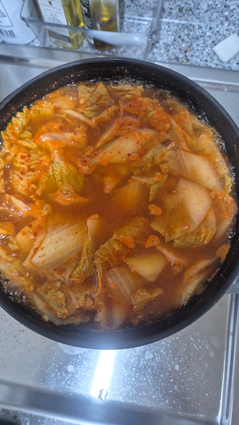 청양고춧가루로 칼칼하게! 달큰한 알배추 된장국 끓이는 법