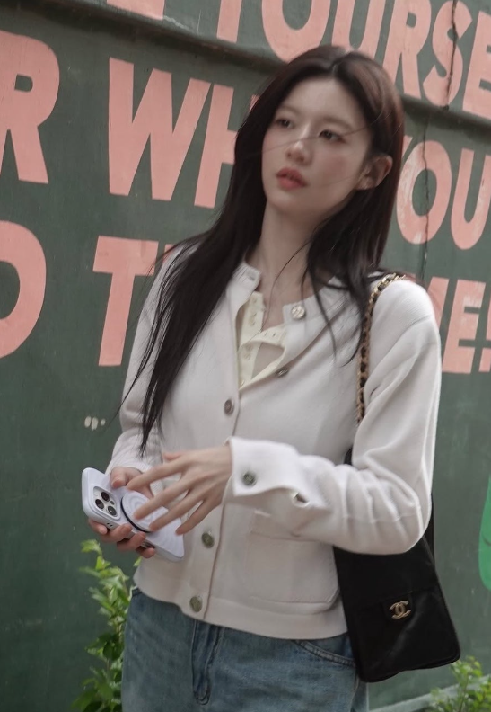 “결국 가을엔 이 조합” 여자 가디건 청바지 코디 예쁘게 입는 법
