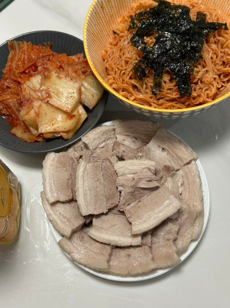 초간단 수육 삶는법 대파, 꽃소금만 있으면 돼요!̆̈ (된장, 커피분말, 쌍화탕, 월계수잎 다 ....