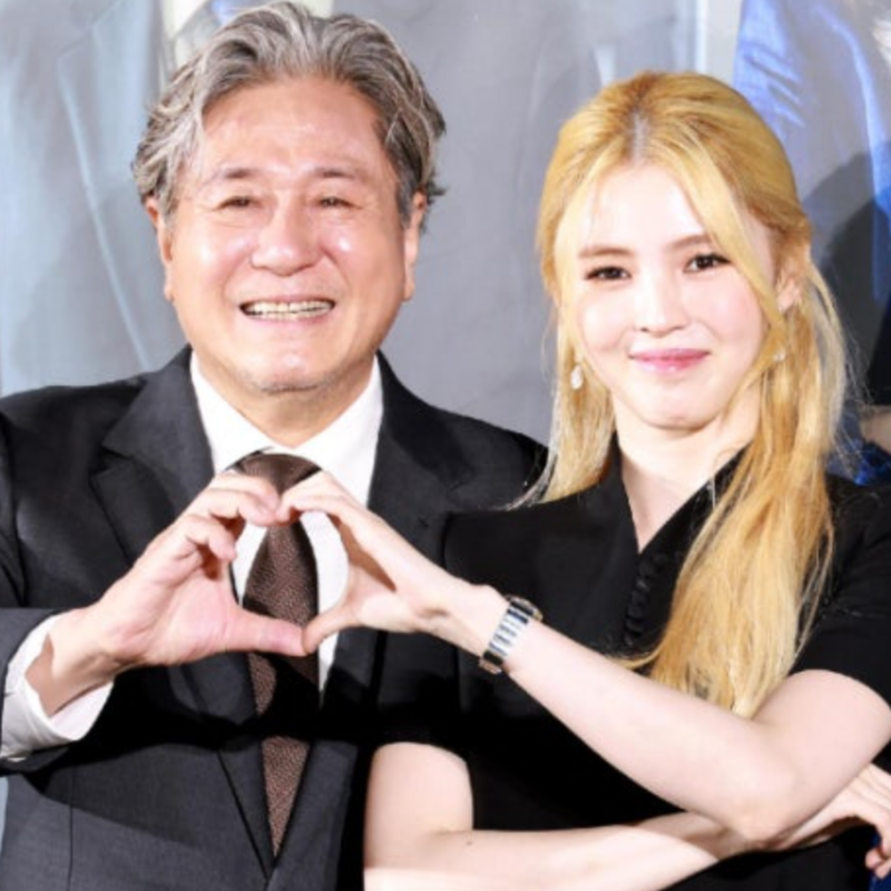 최민식 한소희 영화 인턴 개봉 첫날 박스오피스 1위 등극, 관객 반응 뜨거운 이유