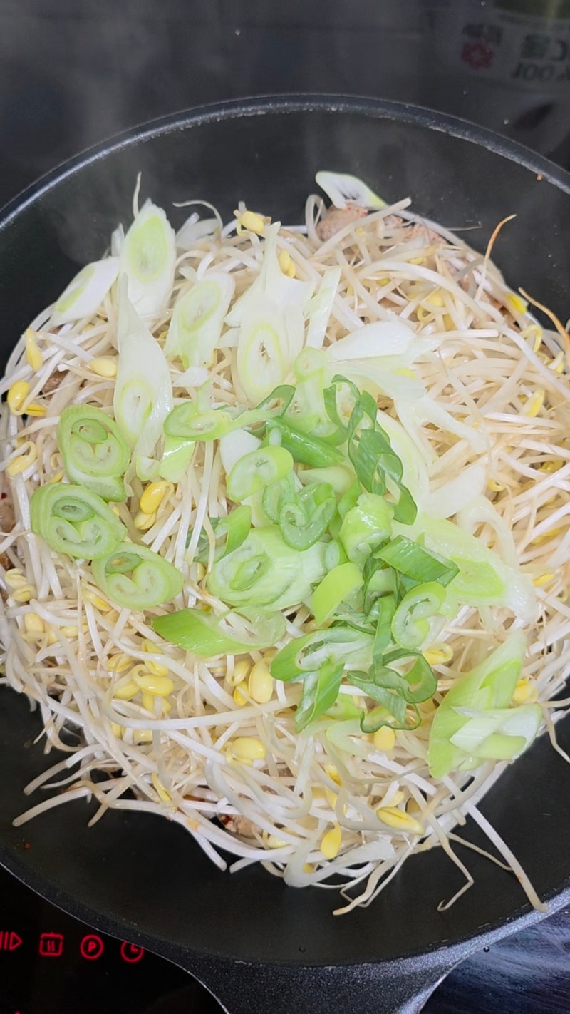 황금레시피 그런 거 없음! 콩나물이 메인인 대패 콩나물 제육볶음 (간설파마후깨참+미림)