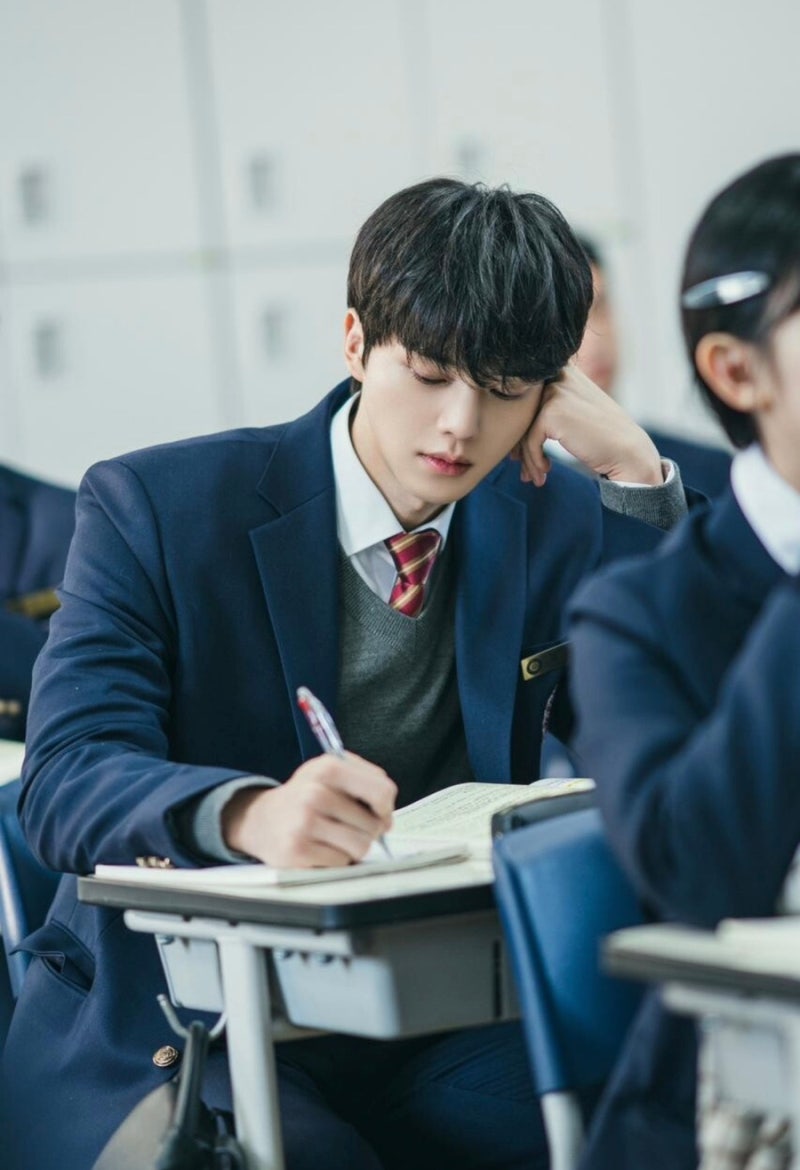 포핸즈 송강·이준영 7.3%까지 뛰었다…9년 만에 돌아온 모습이 달랐습니다