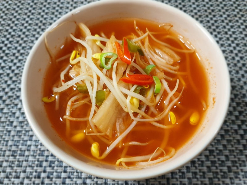 김치와 콩나물 넣었더니 대박! 칼칼하고 시원한 김치콩나물국 레시피