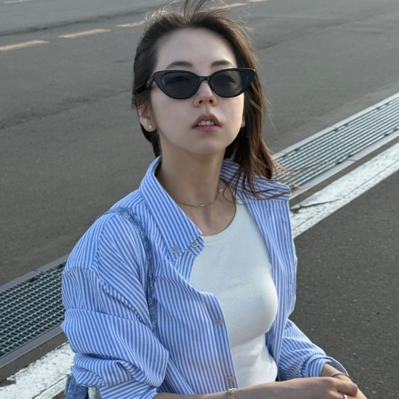 "옷장에 다 있는 조합인데?" 안소희가 입으니 여행룩이된 사복템