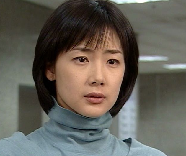 "이진욱과 3년 곰신 열애 끝내더니..." 소속사도 당일 안 톱여배우 극비 결혼의 전말