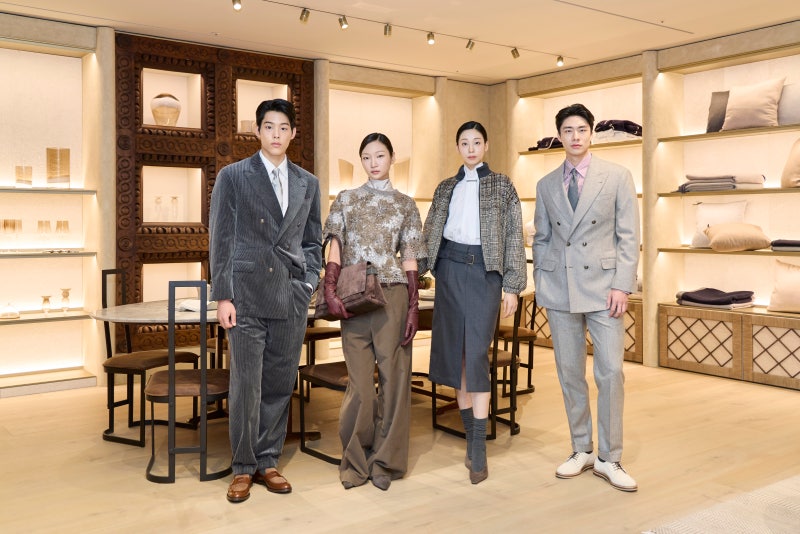 브루넬로 쿠치넬리 26 FW 컬렉션 청담 플래그십 스토어 매장, 남자 명품 니트 추천 여자 가을 ....