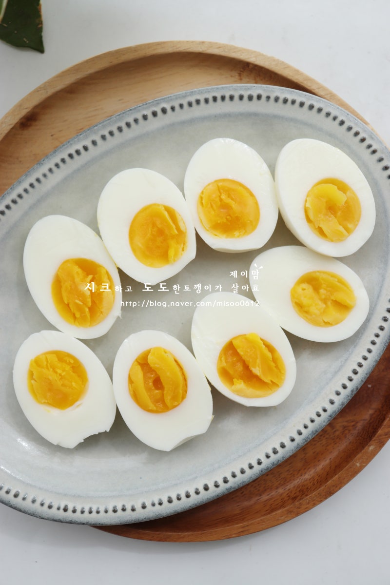 반숙 계란 삶는 법 시간 계란 껍질이 잘 안 까진다면? 실패 없는 계란반숙 삶기