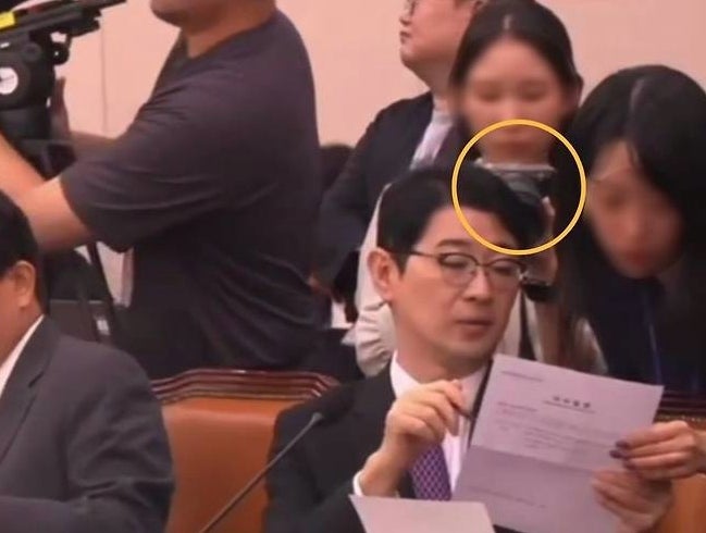 “뒤에서 메모를 찍었다” 주진우, 김승원 보좌진 사찰 논란