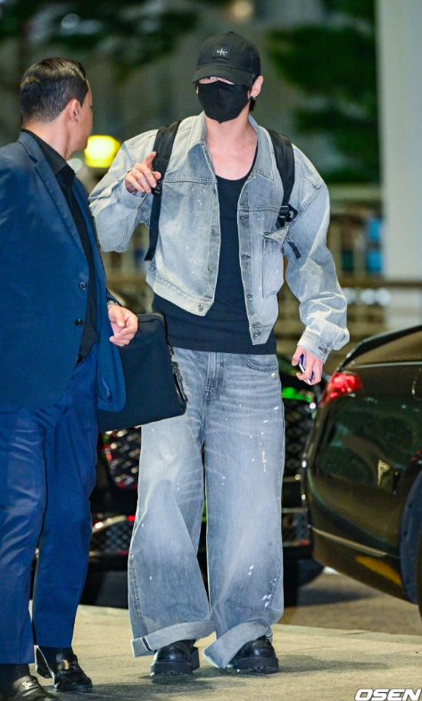 "공항이 런웨이"... BTS ,인천공항 출국 현장이 뜨거웠던 이유