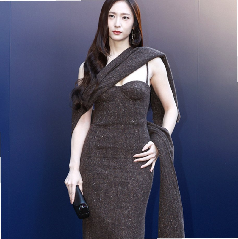 정수정 랄프 로렌 패션, 석파정을 홀린 브라운 드레스의 독보적 아우라
