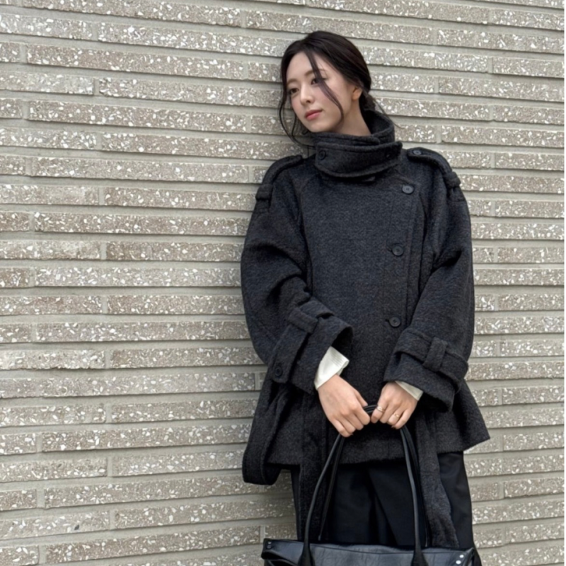 있지 유나 사복 패션, 트리밍버드 하프 코트 가을 코디