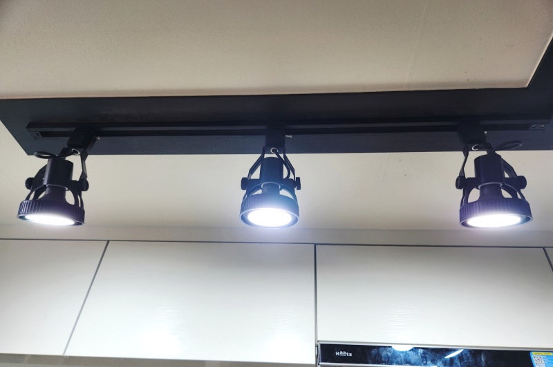 30평대 오피스텔, LED 조명교체로 분위기를 쾌적하게
