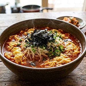 해장 칼칼하게 원할 땐, 얼큰계란국수 레시피