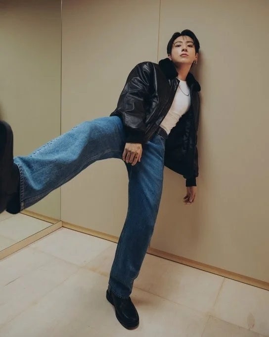 BTS 정국 캘빈클라인 새 캠페인 공개…지퍼 소리부터 비트로 바꾼 ‘필 더 핏’
