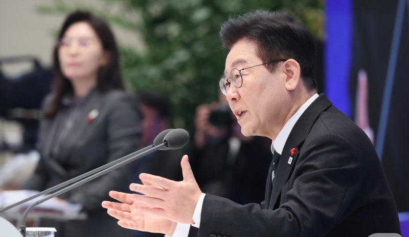 이재명 대통령 기자회견 30분 늦게 시작한 이유, 지지율 최저치 속 90분 답변 총정리