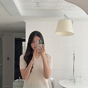 플리츠플리즈 먼슬리 탑  오프화이트 | monthly august top off white