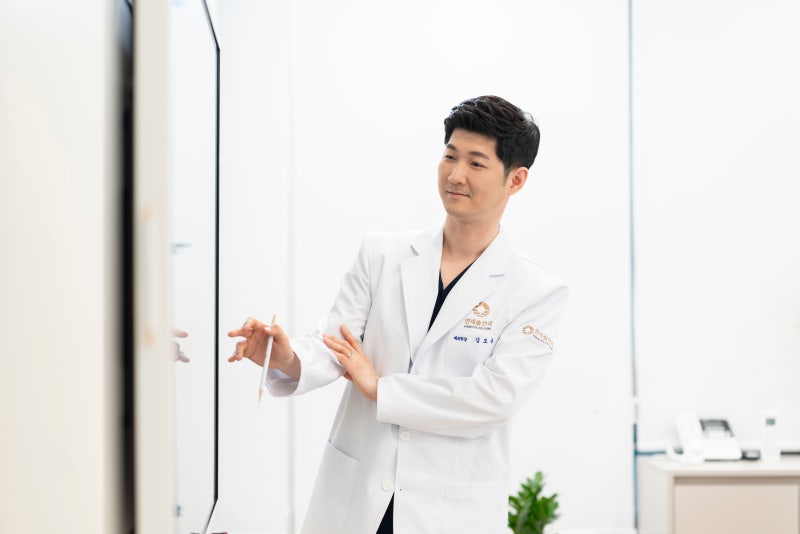 황반변성 예방, 루테인만으로 충분할까요? 생활습관부터 정기검진까지｜가양역 연세솔안과
