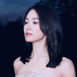 자를까 기를까 제일 애매한 길이인데.. 송혜교는 중단발이 오히려 레전드