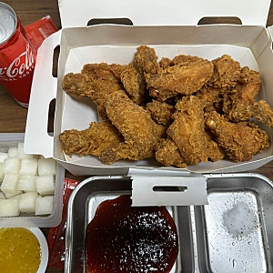 3가지 소스와 함께하는 bhc 핫후라이드 콤보 내돈내산 후기 영양성분 칼로리 강릉 bhc 성덕점