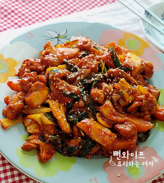 입에 쫙쫙 붙는 양념장 춘천 닭갈비 레시피, 닭고기 요리
