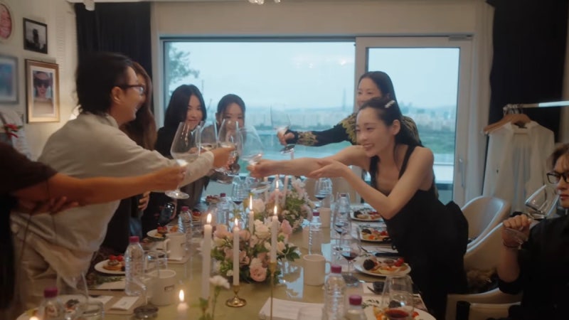 엄정화 와인 파티에 송혜교·고현정·김재중까지 연예계 스타 총출동한 현장