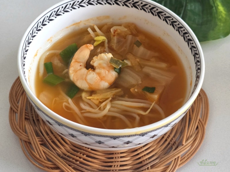 콩나물김치국 끓이는법 쌀뜨물로 개운한 콩나물 김칫국 아침국 레시피