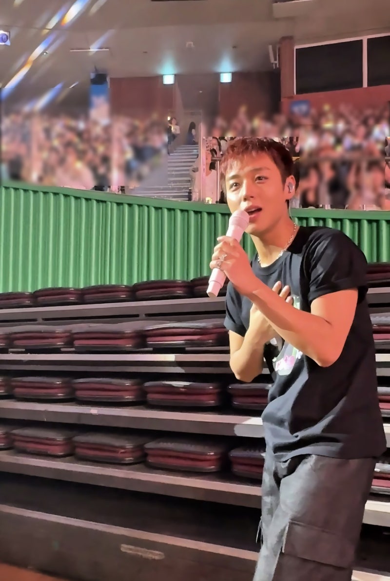 결혼식 한달 남은 예신도 지훈이 콘서트는 못참지｜박지훈 콘서트 플로어 J 구역 통로석 막....