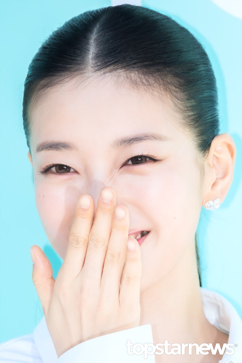수지 아누아 Auna 팝업｜확 달라진 분위기, 화이트 원피스·포니테일 미모 화제