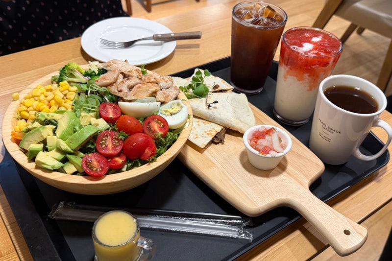 천안 신부동 신세계백화점 브런치 맛집 ‘펄스맥’ | 아보카도 치킨 샐러드볼, 비프 퀘사디....